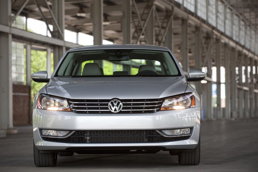  Volkswagen Passat 2011 года  (US) (фото 57 из 111)